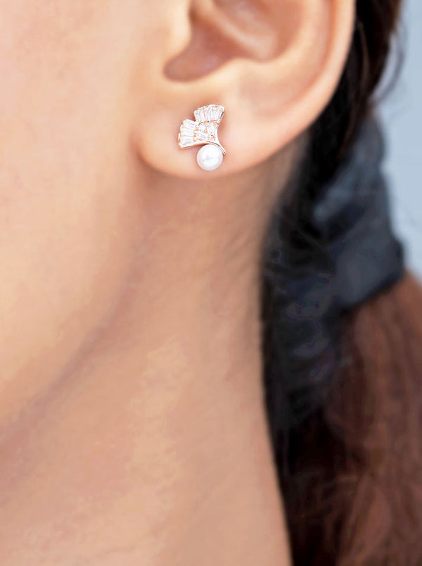Fan Pearl Stud Earrings