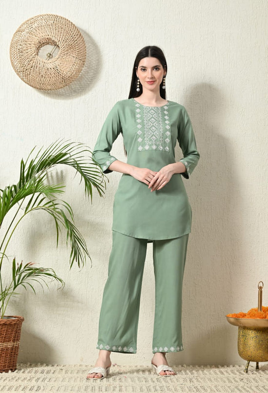 Women Rayon Kurta Set with Embroidery Work