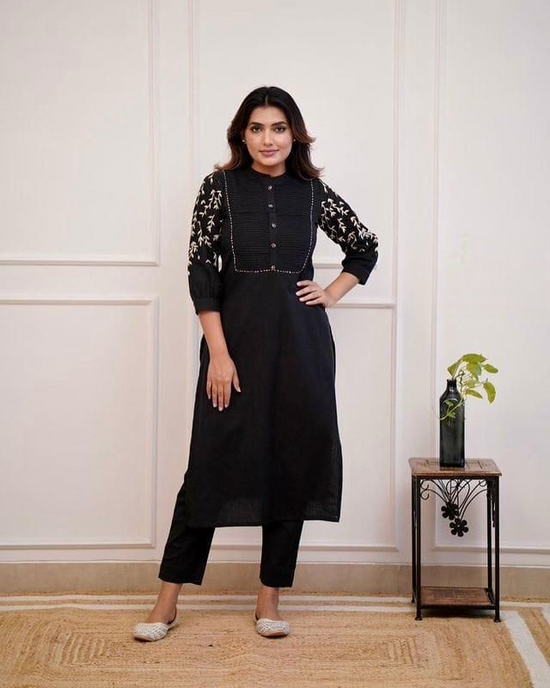 Kurta Set With Embroidery & Pintuck Detailing